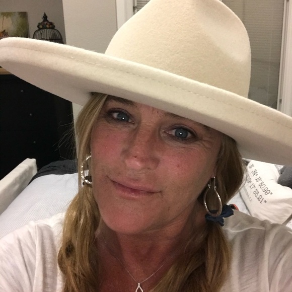 Meet your Posher, Christine - Picture 8 of 13